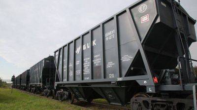 Парк Белорусского цементного завода пополнился 15 новыми вагонами для перевозки