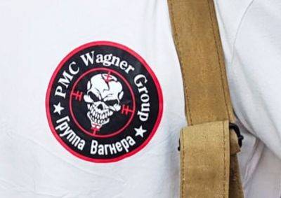 На митинге в Праге задержали мужчину в футболке ЧВК «Вагнер»