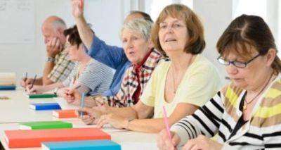 Украинских пенсионеров будут бесплатно учить английскому языку