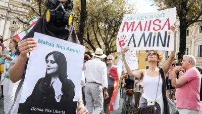 В Европе прошли акции памяти Махсы Амини