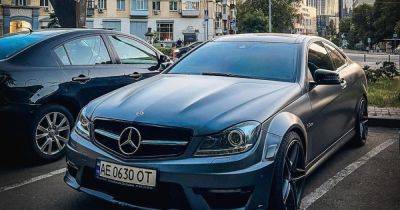 Современная классика: в Киеве заметили редкий и мощный спорткар Mercedes-Benz (фото)