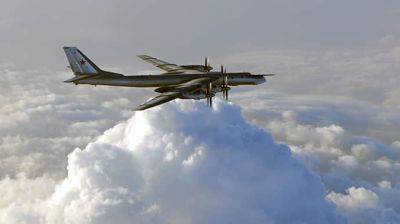 Воздушные силы предупредили о взлете 7 бомбардировщиков РФ с аэродрома "Оленья"