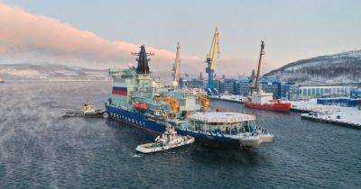 Подтолкнули западные санкции: Россия впервые направила в Китай танкеры через Арктику, — FT