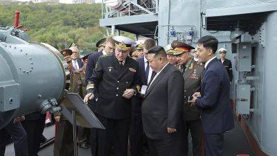 Под "Прощание Славянки" и с почётным караулом: Ким Чен Ын уехал из России