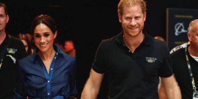 Серебряная медаль по плаванию. Принц Гарри и Меган Маркл наградили Тайру на Играх Непокоренных 2023