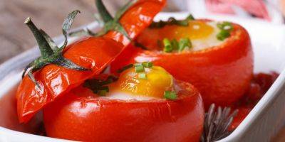 Настоящий осенний хит: рецепт помидоров, фаршированных яйцами и ветчиной