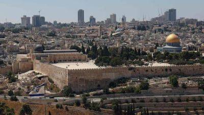 Сотни евреев взошли на Храмовую гору, трое задержаны за нарушение порядка
