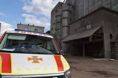 В Чернигове трех человек засыпало зерном - они погибли - фото - apostrophe.ua - Украина - Одесса - Гсчс