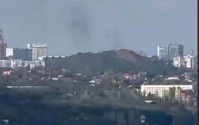 В Донецке сообщают о взрывах и столбе дыма