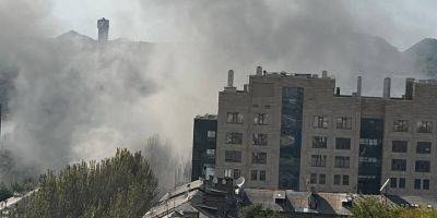 В Донецке прозвучали взрывы, повреждена «администрация» Пушилина — видео