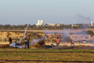 Продолжаются беспорядки у разделительного забора с Сектором Газа
