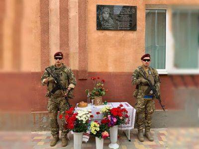 Два учебных заведения почтили память своих погибших выпускников | Новости Одессы