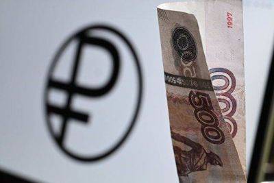 "Росконгресс": рубль весной 2024 года может ослабнуть до 110 рублей за доллар