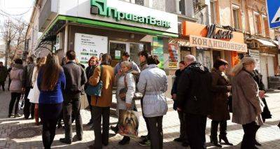 Касается всех кому нужен доллар — становитесь в очередь: как и сколько украинцы могут купить валюты в банках