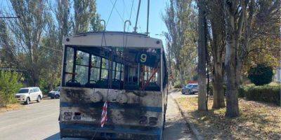 Россия обстреляла троллейбус в Херсоне, погиб полицейский, ранены пассажиры