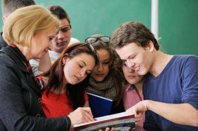 День учителя 2023 – идеи для поздравления учителей без затрат - apostrophe.ua - Россия - Украина