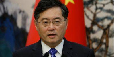 Вопрос нацбезопасности. Экс-министр иностранных дел Китая был уволен из-за внебрачной связи в США — The Wall Street Journal