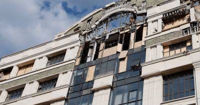 Разрушена крыша, выбиты окна: СМИ показали последствия взрыва в центре Донецка (фото, видео)