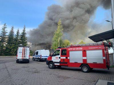 В Петербурге пожар на хладокомбинате - фото и видео