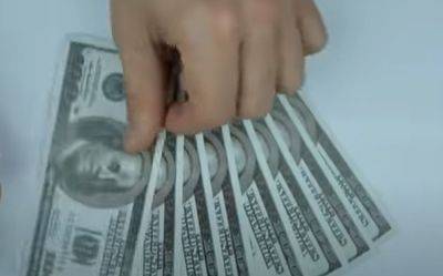 Доллар заставил понервничать: банки и обменки Украины обновили курс валют на субботу, 2 сентября