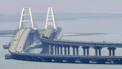 Трижды за ночь: Оккупанты пожаловались на атаки на Крымский мост