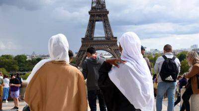 Эммануэль Макрон - Габриэль Атталь - В школах Франции детям запретили носить традиционную мусульманскую одежду - objectiv.tv - Франция