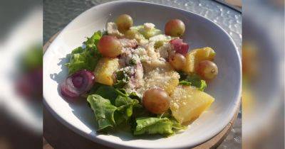 Салат с картофелем, виноградом и луком: сытно и вкусно