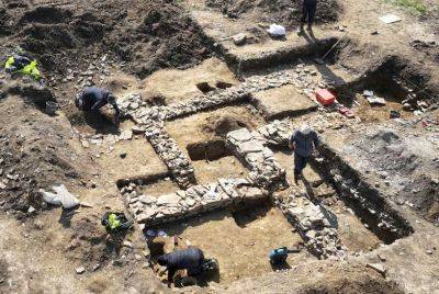 Археологи обнаружили руины уникальной церкви Х века в Германии - фото