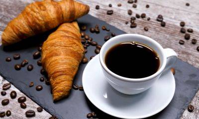 Завтракайте с удовольствием под чашечку любимого кофе: с чем безопасно пить кофе