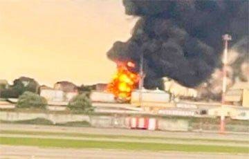 В Сочи после взрыва вспыхнул мощный пожар возле аэропорта