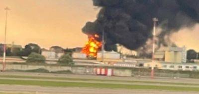 Масштабный пожар в российском Сочи: после взрыва загорелся резервуар с топливом