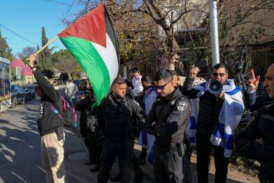 Полиция выплатит компенсацию за применение насилия к демонстрантке - news.israelinfo.co.il - Восточный Иерусалим - Иерусалим