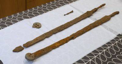 Энтузиаст обнаружил уникальные кавалерийские мечи возрастом почти 2 тыс. лет: в Британии их всего 4 (фото)