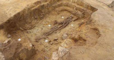 Спата, щит и украшения: в Германии нашли могилу средневекового воина вместе с оружием (фото)