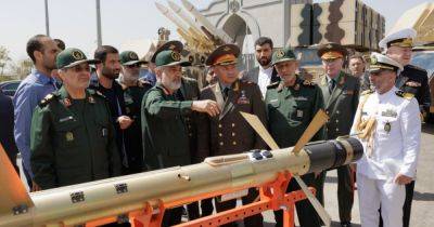 Ракеты, дроны и системы ПВО: Шойгу посетил выставку оружия в Иране (фото)