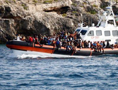 Количество нелегалов в Итальянской Лампедузе стало критичным. Власть пытается найти решение