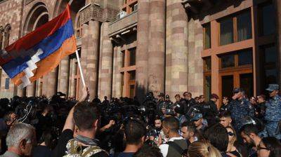 В Ереване началась новая волна протестов после действий Азербайджана в Карабахе