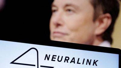 Илон Маск начинает испытания на людях нейрочипа Neuralink
