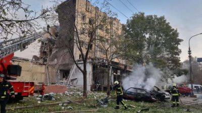 В Черкассах обломки ракеты упали на здание, есть пострадавшие и человек под завалами