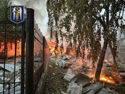 Від уламків ракет у Києві поранені 7 людей, пошкоджено заклад профтехосвіти та СТО