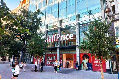 В центре Праги открылся крупнейший магазин HalfPrice