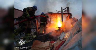 Киев под ударом: спасатели показали фото последствий ракетной атаки россиян