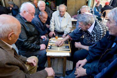 Пожилые в Израиле: сколько лет здоровой жизни обещает им статистика?