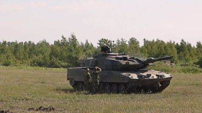 Украина получила от Швеции 10 танков Stridsvagn 122 с обученными экипажами