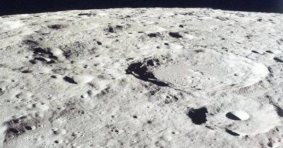 Для постоянной жизни на Луне нужно много водяного льда: достаточно ли его на спутнике Земли - focus.ua - Украина