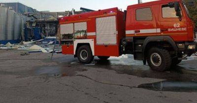 Ночной обстрел ВС РФ: обломки ракеты попали в завод Pepsi под Киевом, — соцсети (фото)