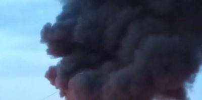 Страшный пожар в Киеве: здание почти полностью охвачено пламенем