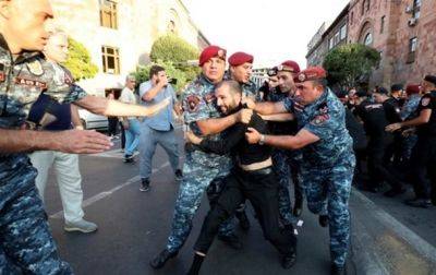 Полиция Армении заявила о 98 задержанных на антиправительственных акциях