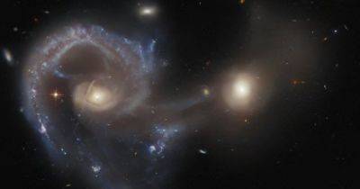 Самые странные галактики во Вселенной: телескоп Хаббл сделал снимок столкновения таких объектов (фото)