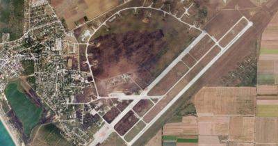 "Не осталось самолетов": в сети показали последствия удара по аэродрому в Саках (фото)
